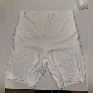 White lululemon align shorts 6”